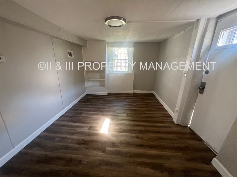 215 W 37th St - Photo 5 of 8