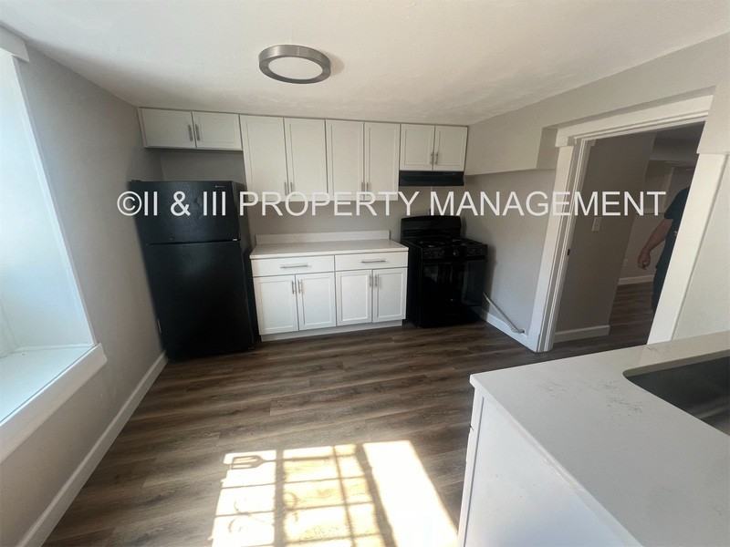 215 W 37th St - Photo 6 of 8