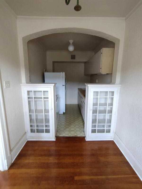 403 N 4th St - Photo 3 of 6