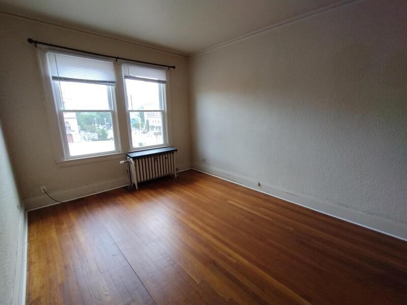 403 N 4th St - Photo 5 of 6