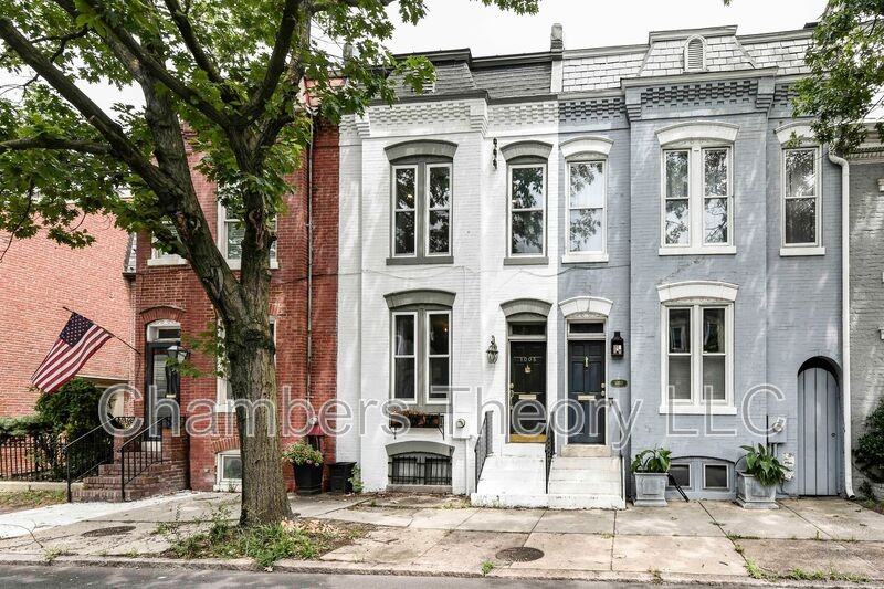 1005 Duke St - Photo 2 of 20