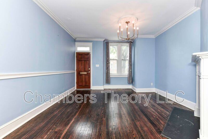 1005 Duke St - Photo 3 of 20