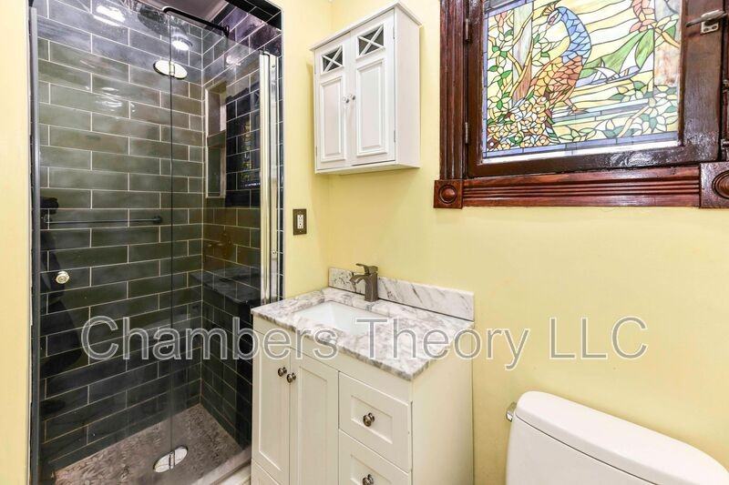 1005 Duke St - Photo 7 of 20