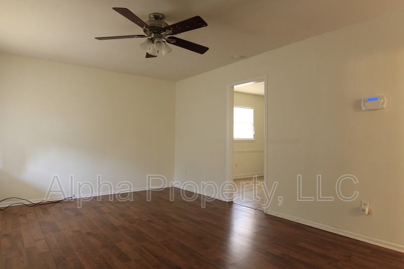 38 Cotswold Ter - Photo 4 of 15