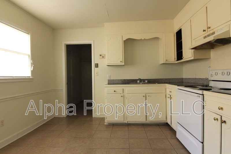 38 Cotswold Ter - Photo 5 of 15