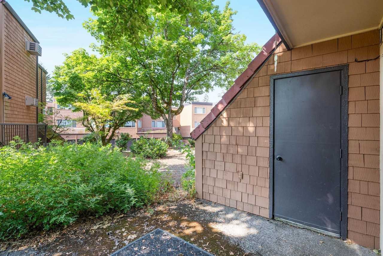 129 Oswego Smt - Photo 3 of 36