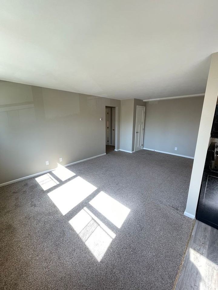 1807 E 3rd St #5 - Photo 3 of 15