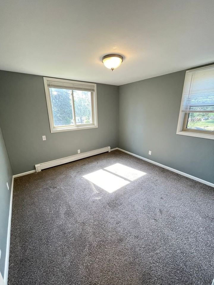 1807 E 3rd St #5 - Photo 6 of 15