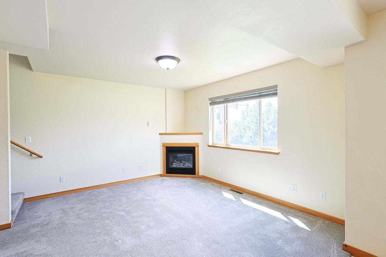 4056 Broadwater Ct - Photo 2 of 14