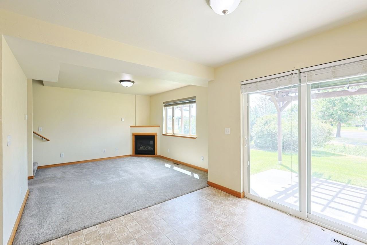 4056 Broadwater Ct - Photo 3 of 14
