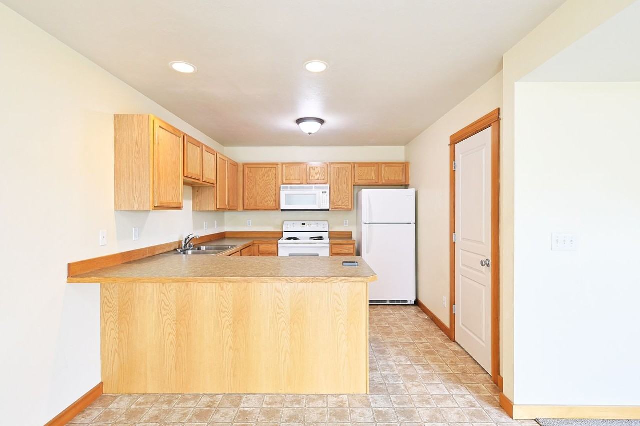 4056 Broadwater Ct - Photo 4 of 14