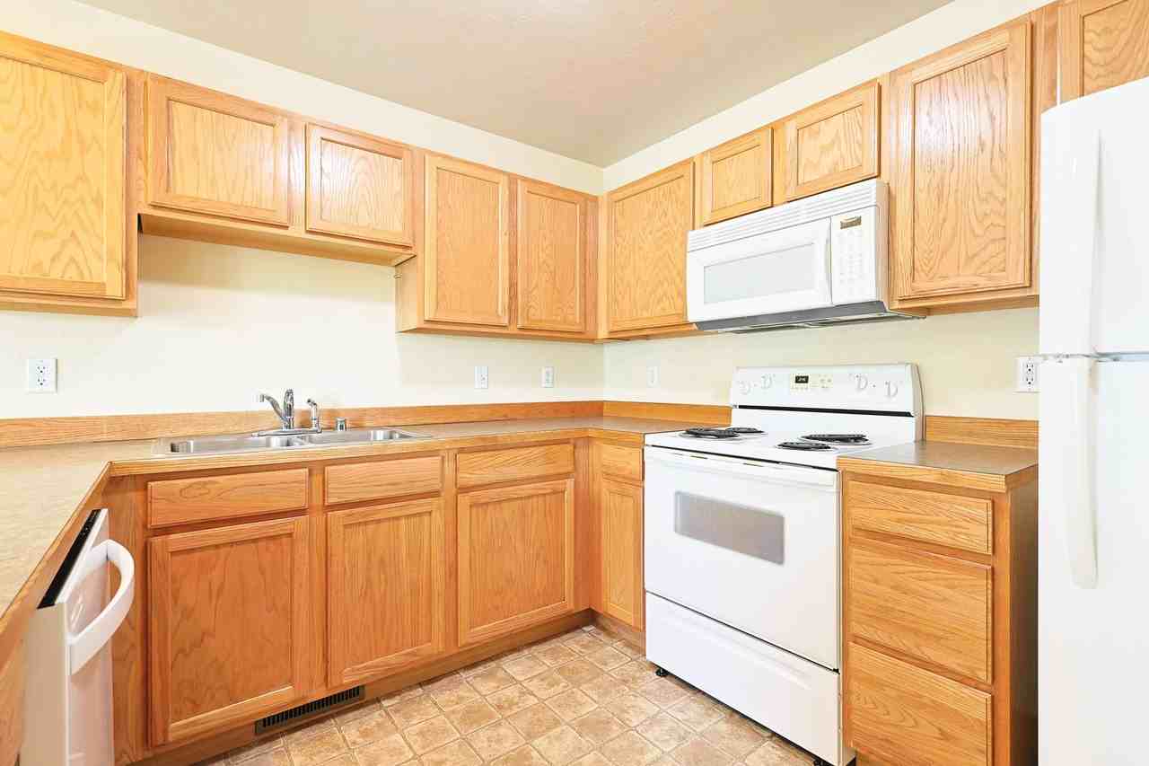 4056 Broadwater Ct - Photo 5 of 14