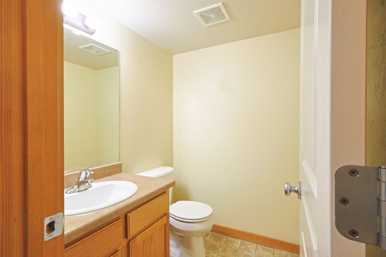 4056 Broadwater Ct - Photo 7 of 14