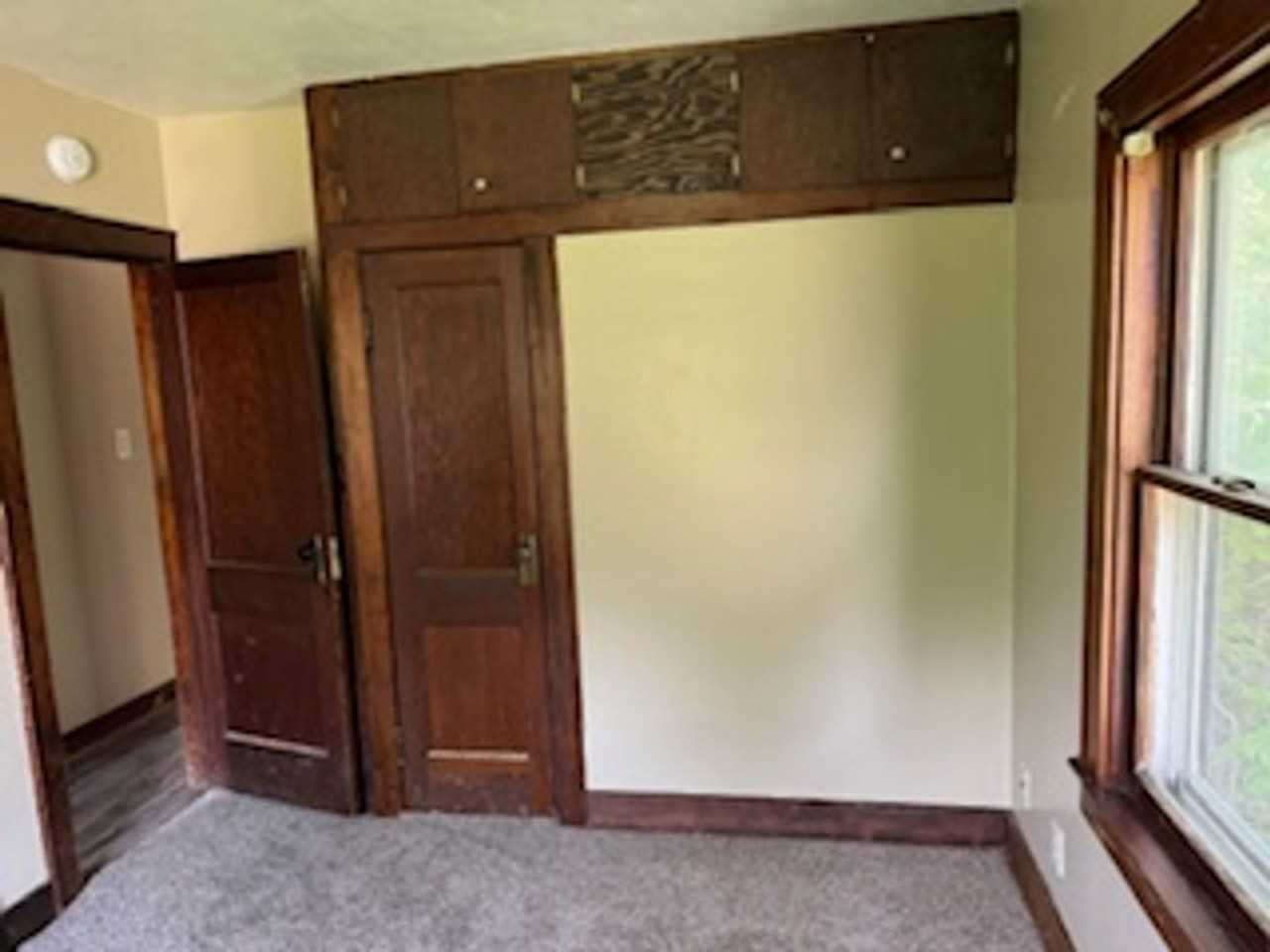628 Kern St - Photo 2 of 11