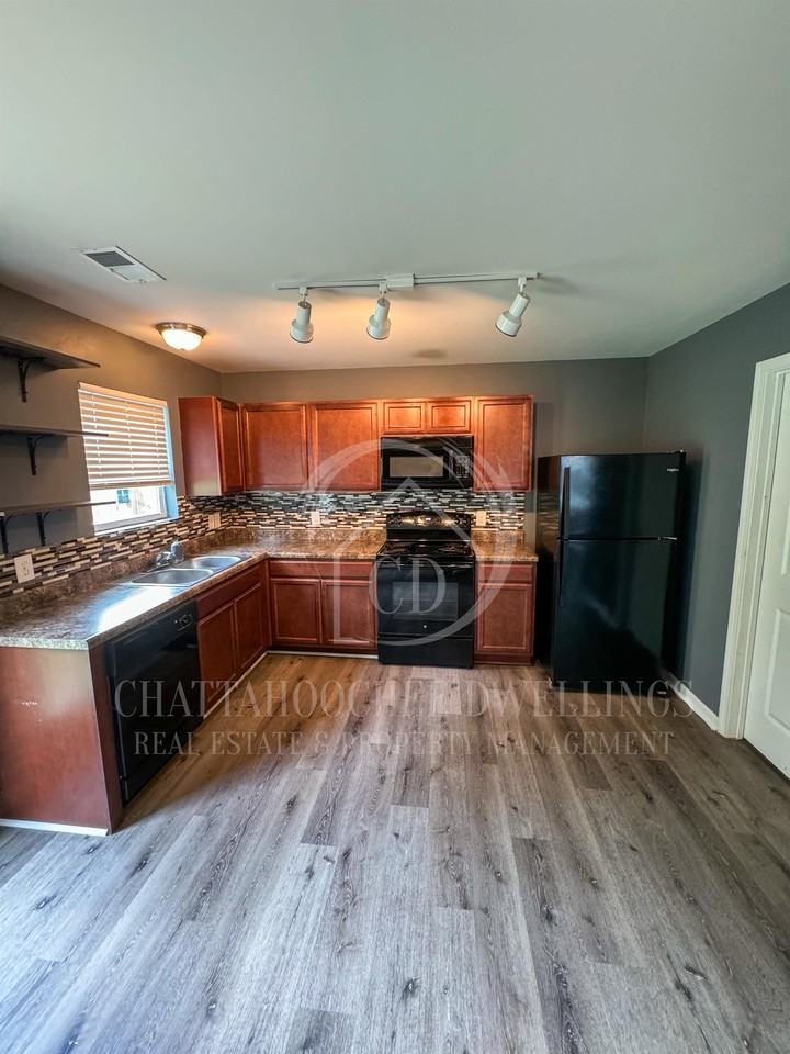 323 Irish Lane - Photo 2 of 9