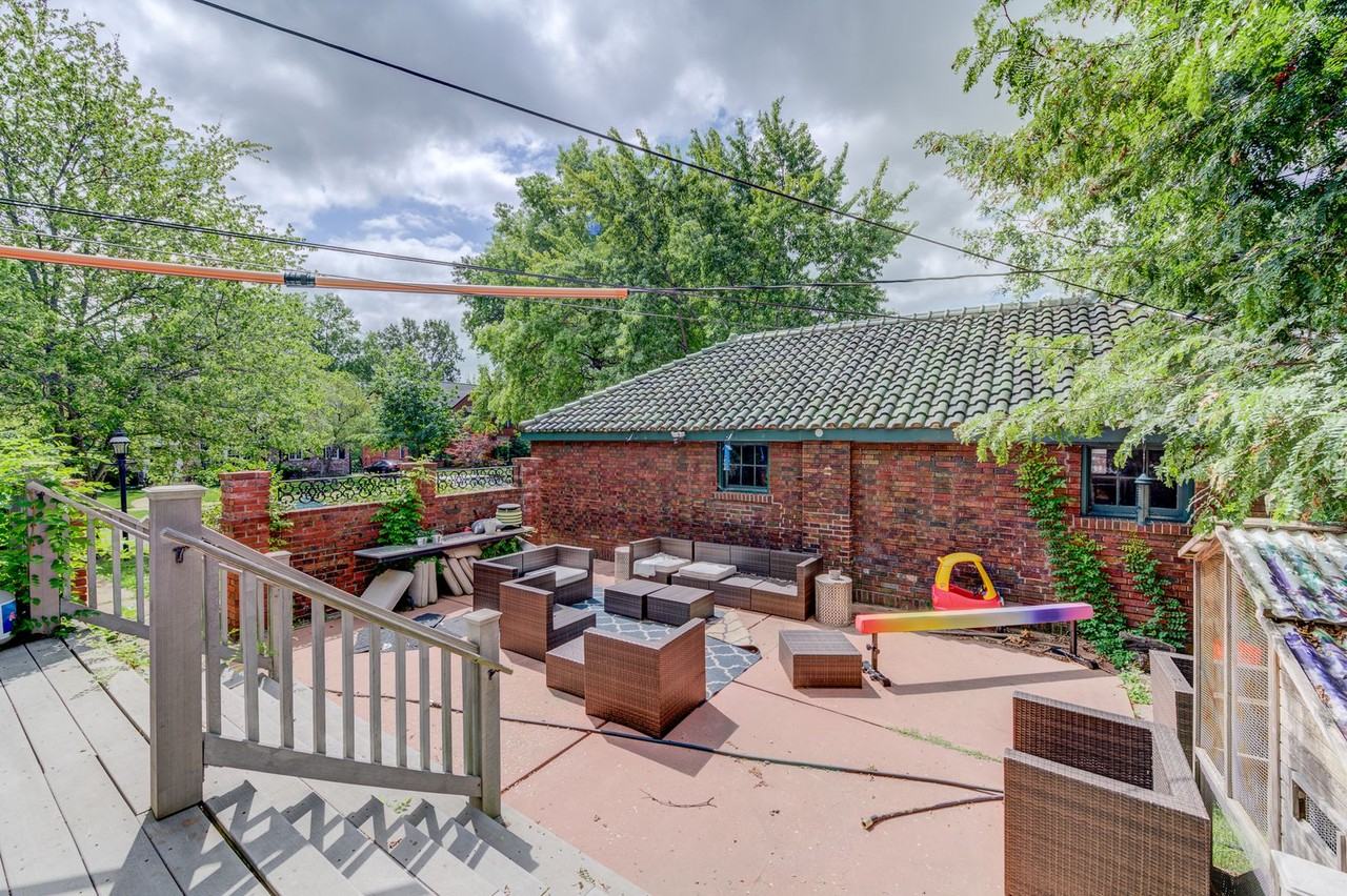 8002 Davis Dr - Photo 2 of 24