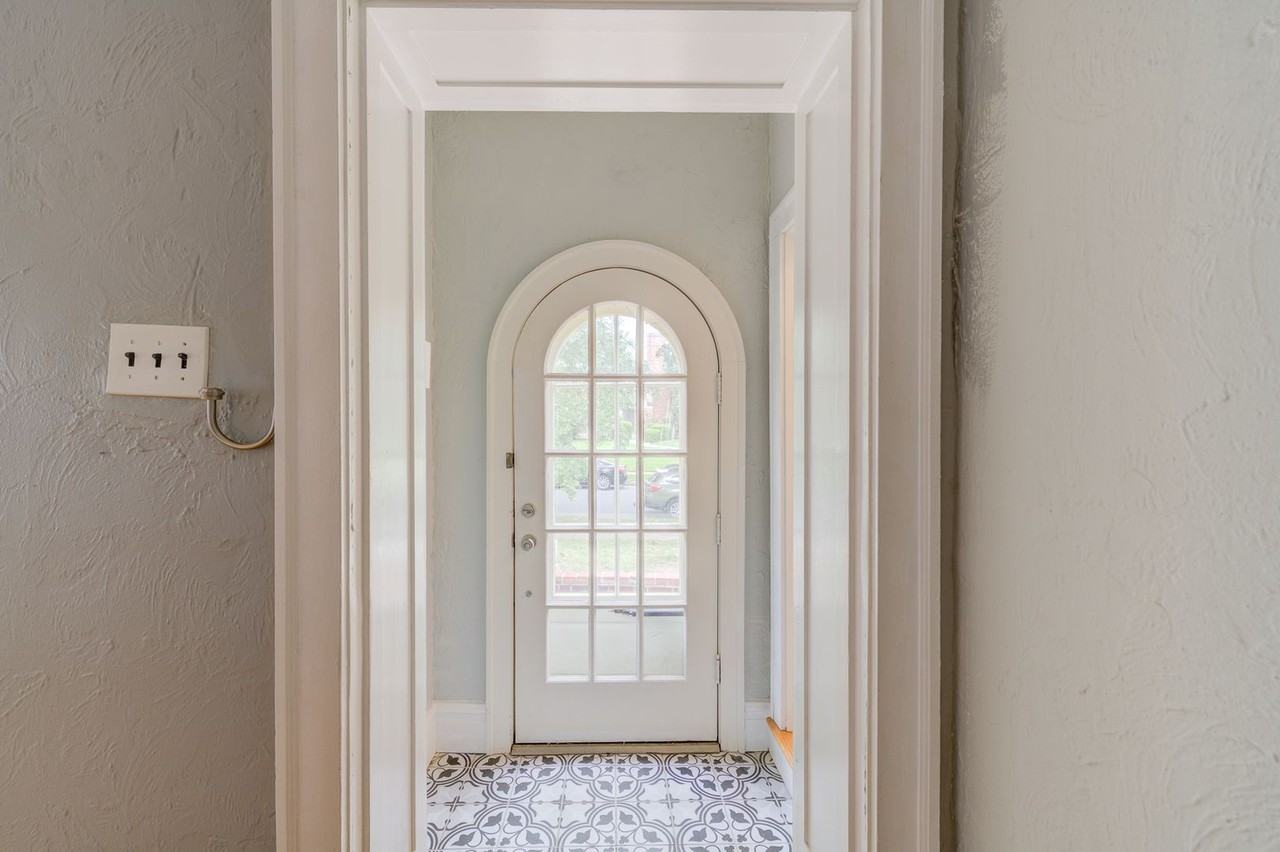 8002 Davis Dr - Photo 3 of 24