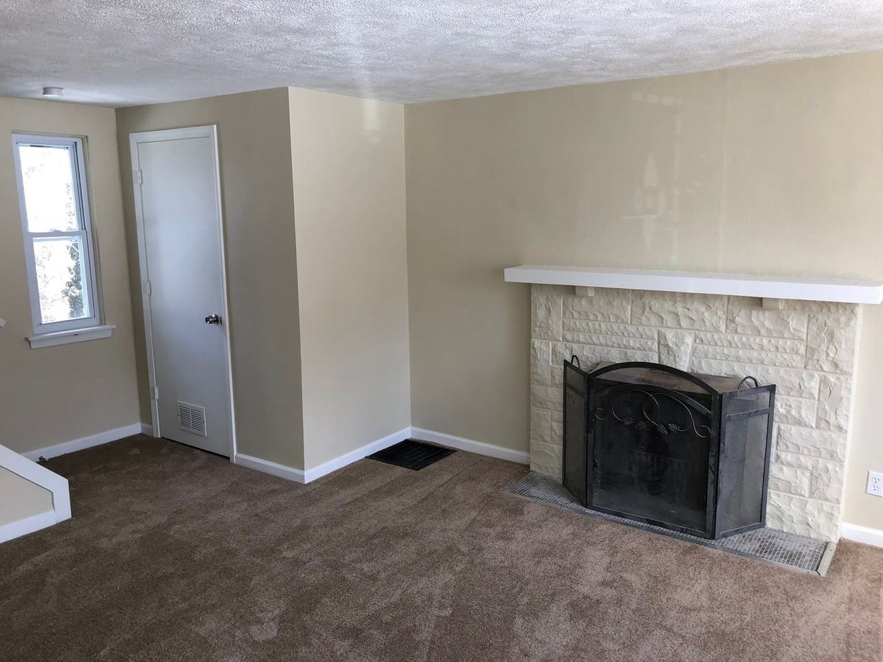 965 Elizabeth St - Photo 3 of 5