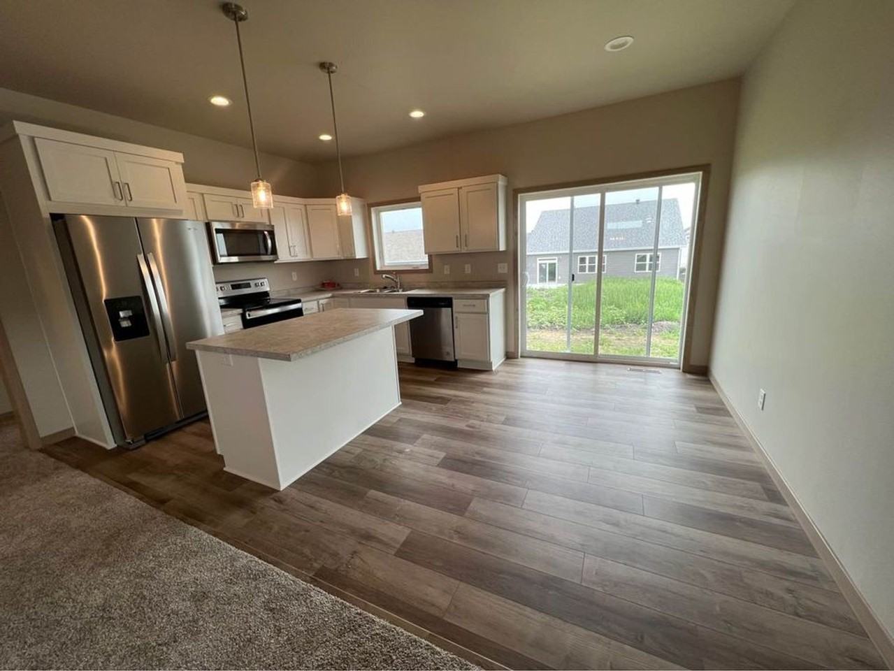 1512 Keystone Cir Ne - Photo 2 of 17