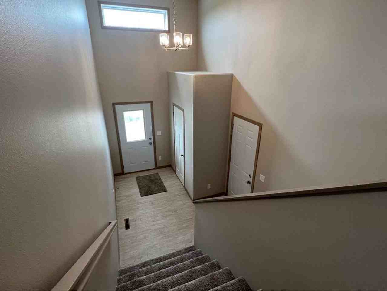 1512 Keystone Cir Ne - Photo 3 of 17