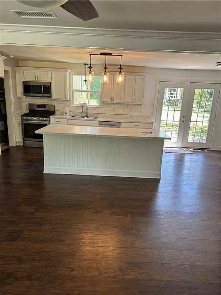 3181 Brackett Dr - Photo 2 of 7