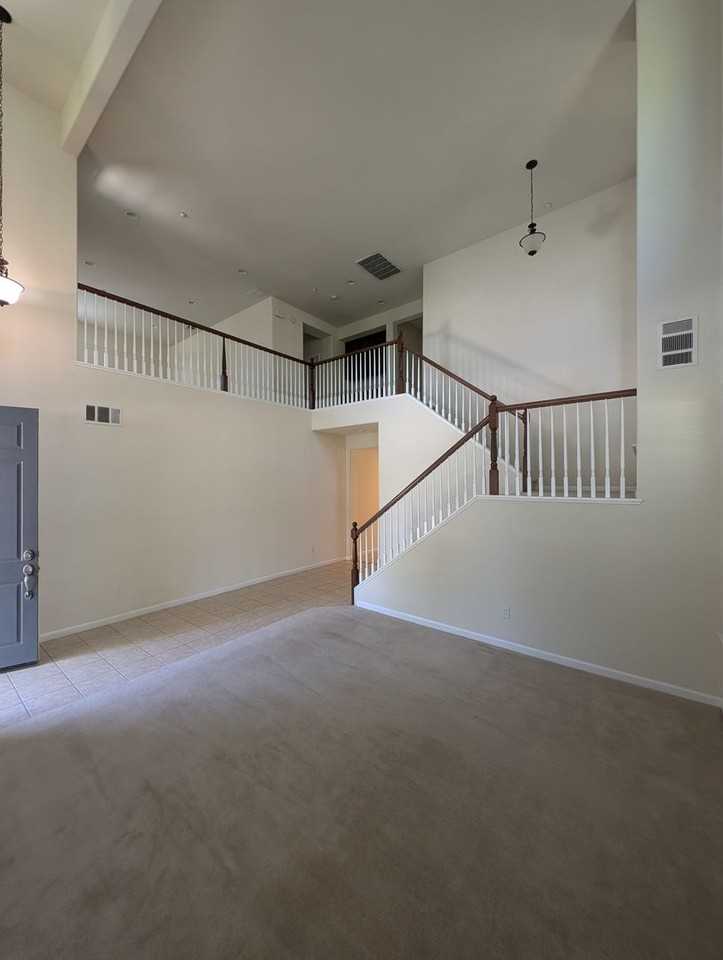 1675 Marina Way - Photo 3 of 31