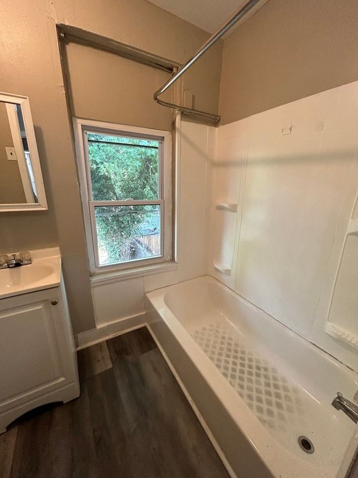 821 Southard St - Photo 7 of 36