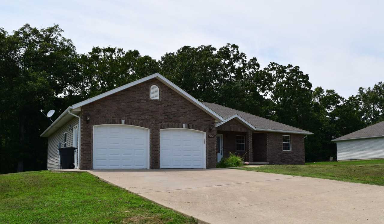 20547 London Ln - Photo 3 of 28