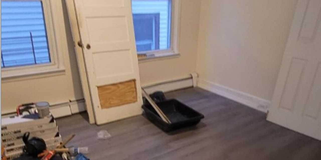 542 Van Cortlandt Park Ave - Photo 3 of 8