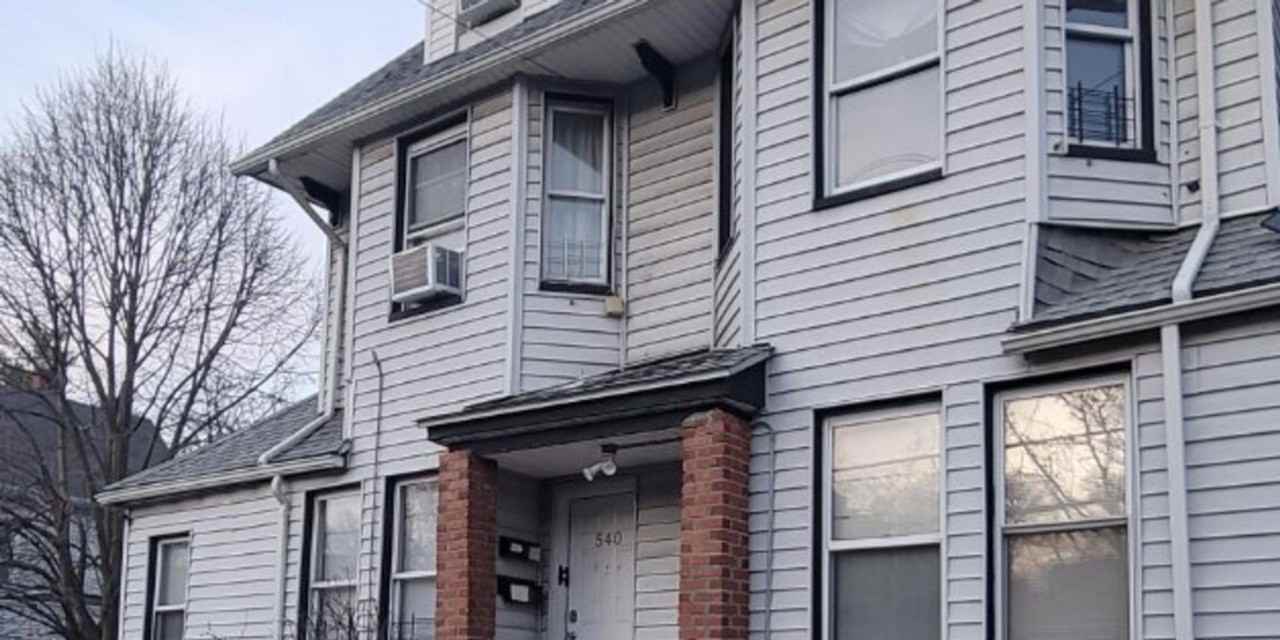 542 Van Cortlandt Park Ave - Photo 2 of 8