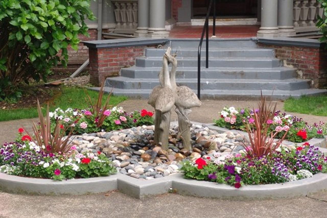 Lucretia Court Apartments - Photo 4 of 5