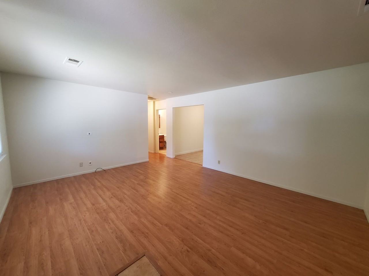 2878 Yana Ave - Photo 4 of 24