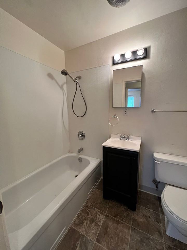 1215 S Eastlake Dr - Photo 6 of 14