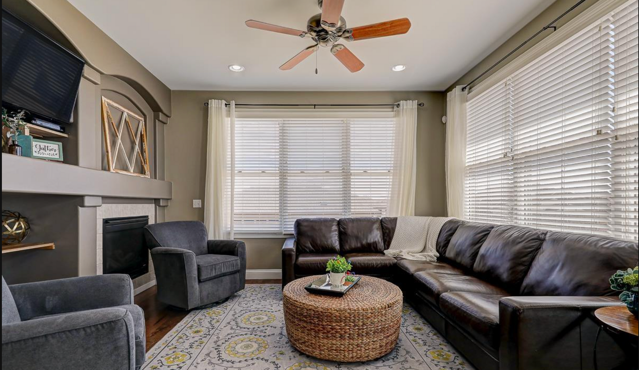 18353 Harney St - Photo 4 of 23