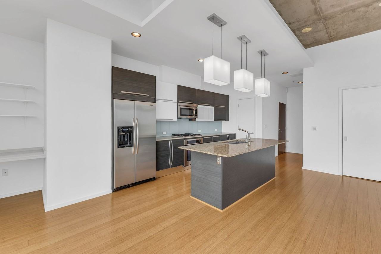700 12th Ave S - Photo 4 of 50