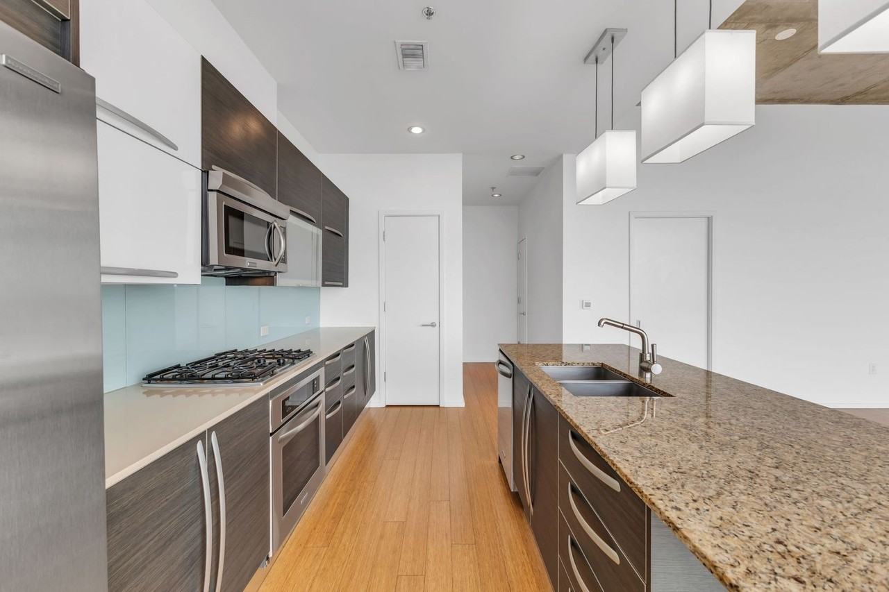 700 12th Ave S - Photo 5 of 50