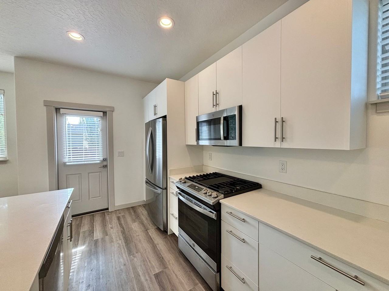 502 Nw 28th Ct - Photo 3 of 35