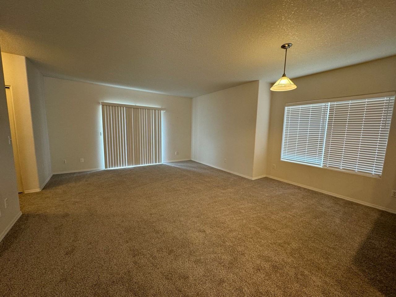 1118 Nichols Ln - Photo 2 of 10