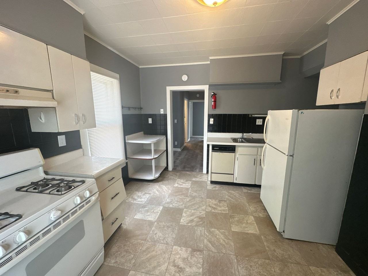 418 Dunbar Ave - Photo 2 of 16