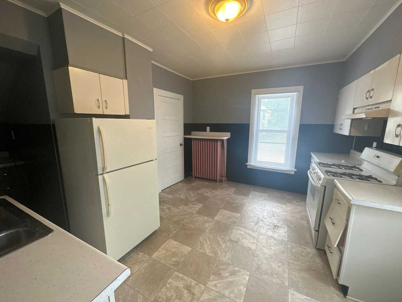 418 Dunbar Ave - Photo 3 of 16