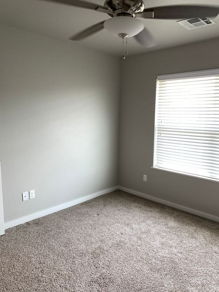 742 Sw 14th St - Photo 4 of 11