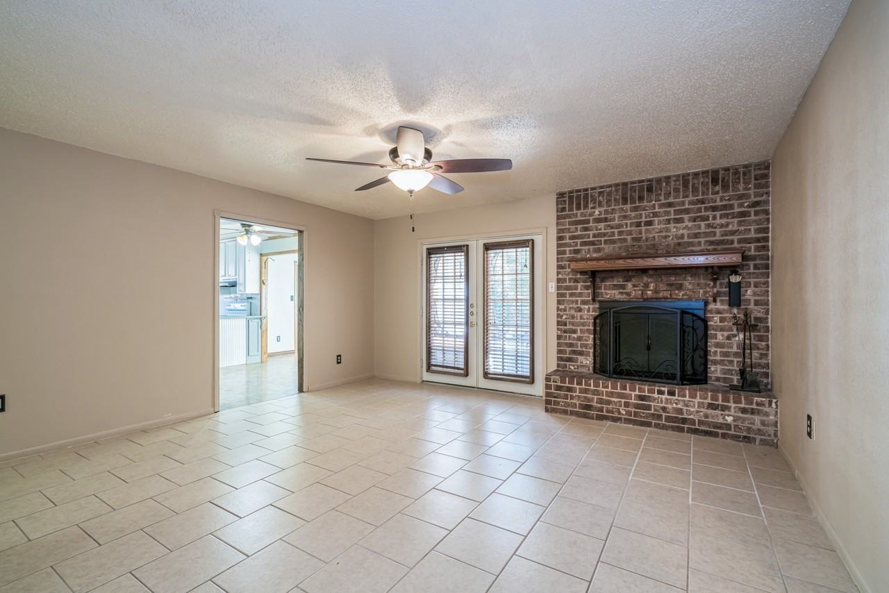 1813 Pleasant Ln - Photo 5 of 26