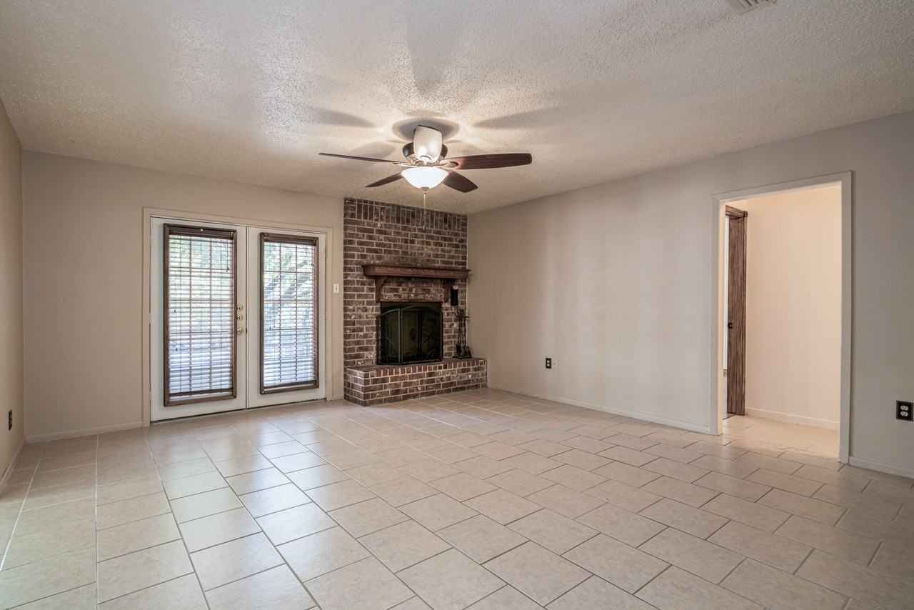 1813 Pleasant Ln - Photo 7 of 26