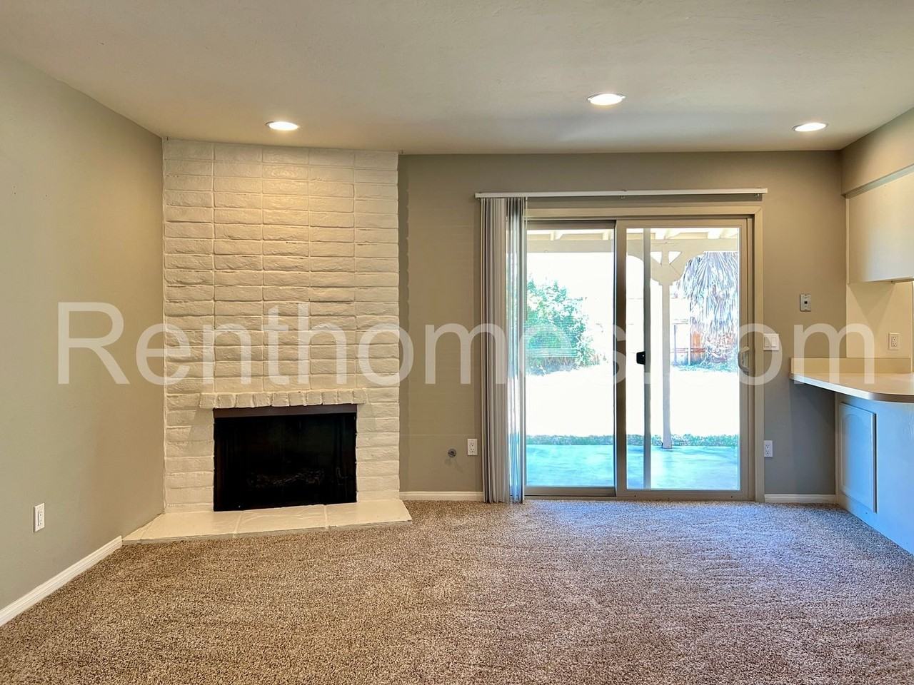 1426 Kingston Dr - Photo 3 of 20
