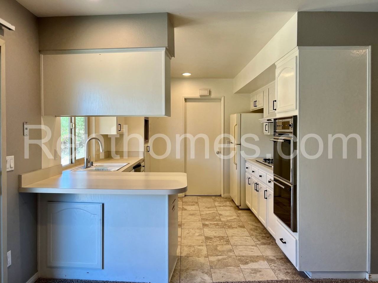 1426 Kingston Dr - Photo 4 of 20
