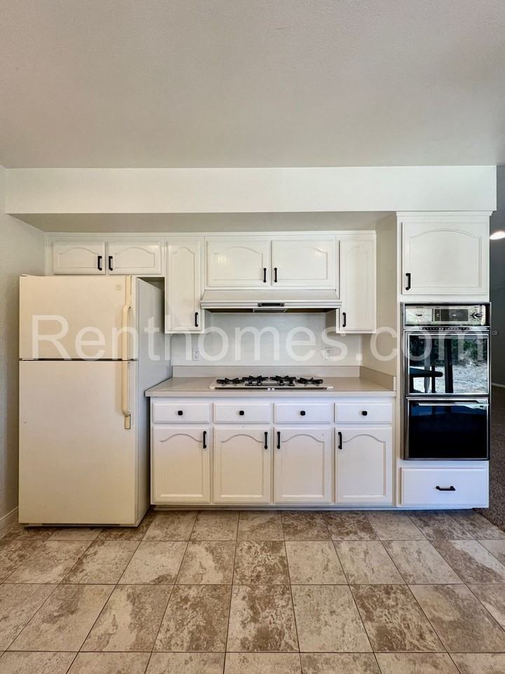 1426 Kingston Dr - Photo 6 of 20