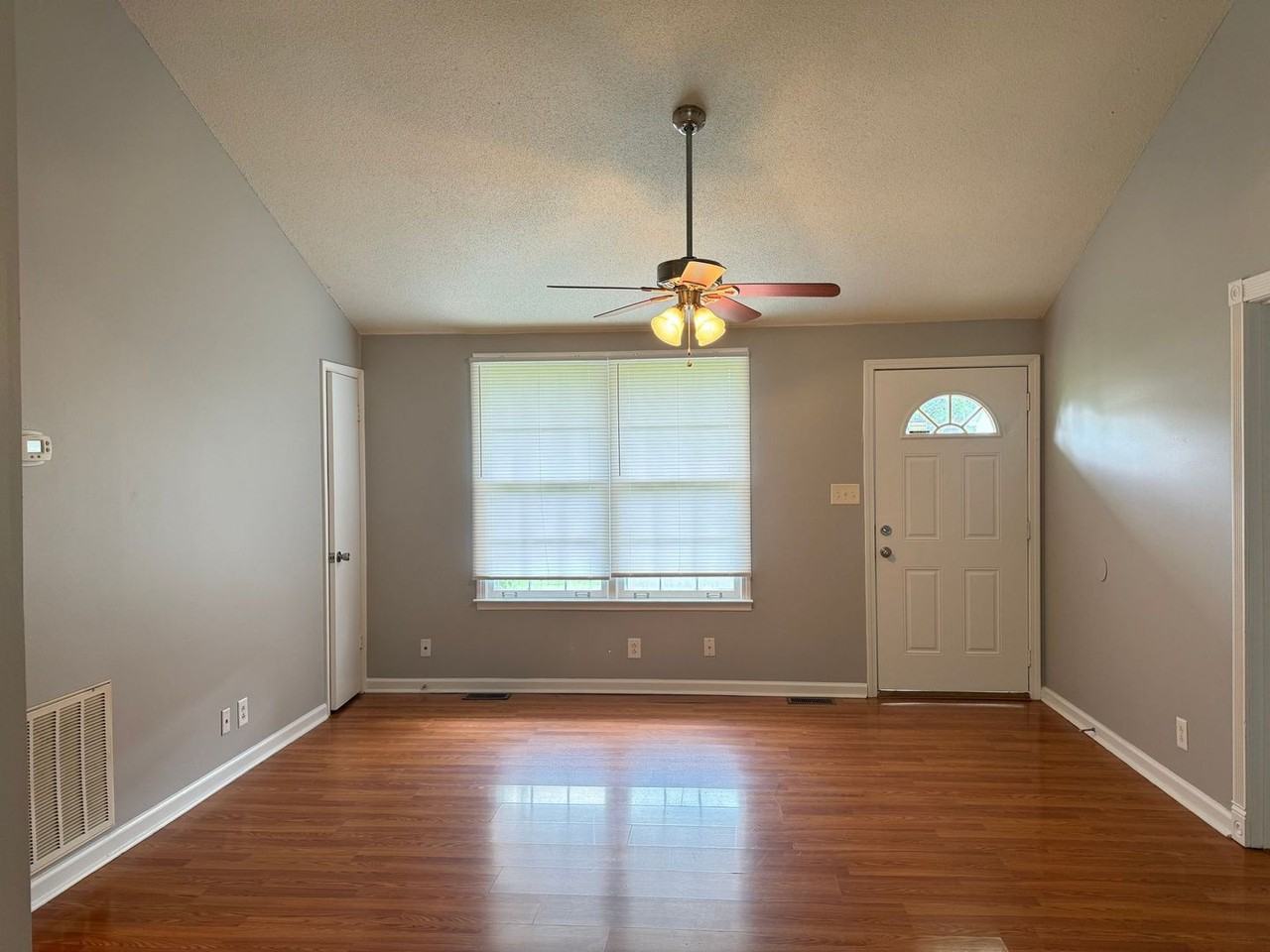 552 Lorie Ln - Photo 2 of 17