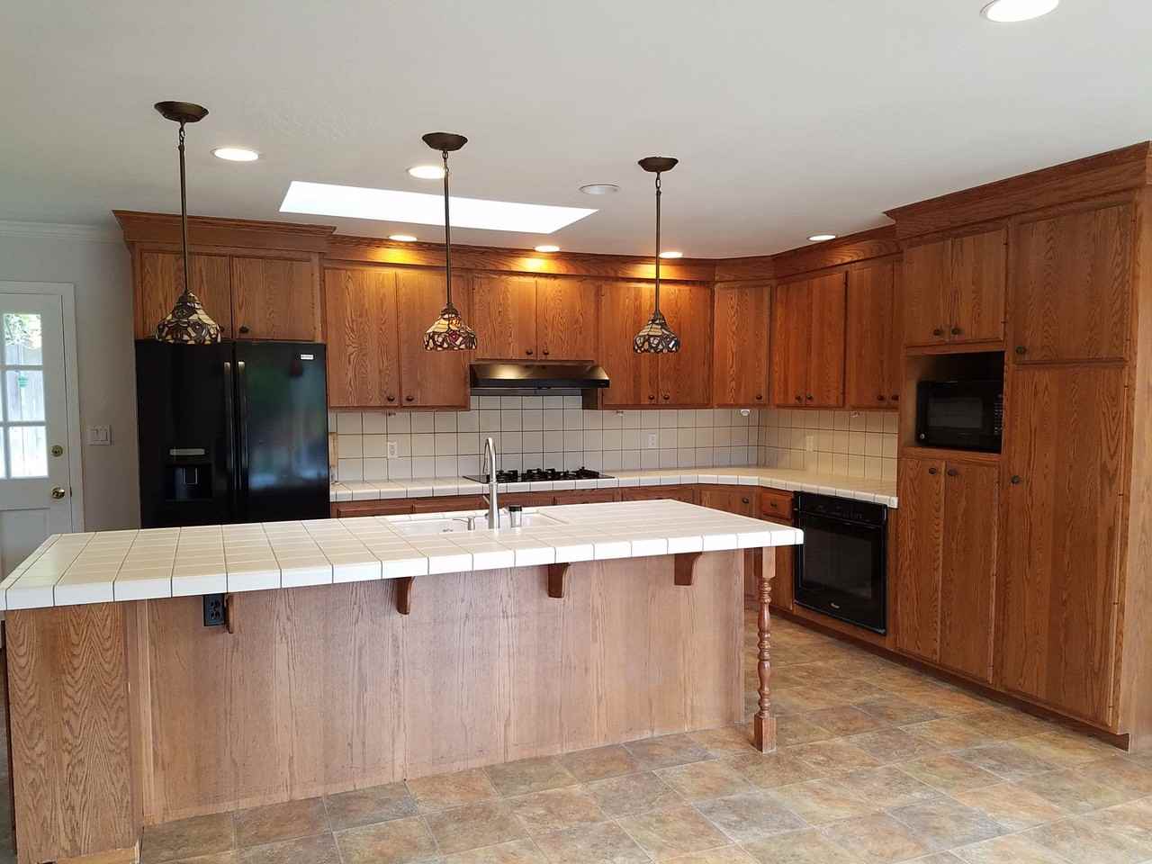 127 Villa Ct - Photo 3 of 36