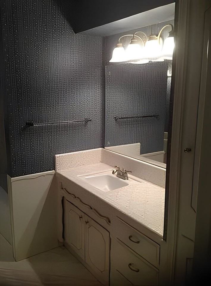 4817 Nw 70th St - Photo 3 of 6