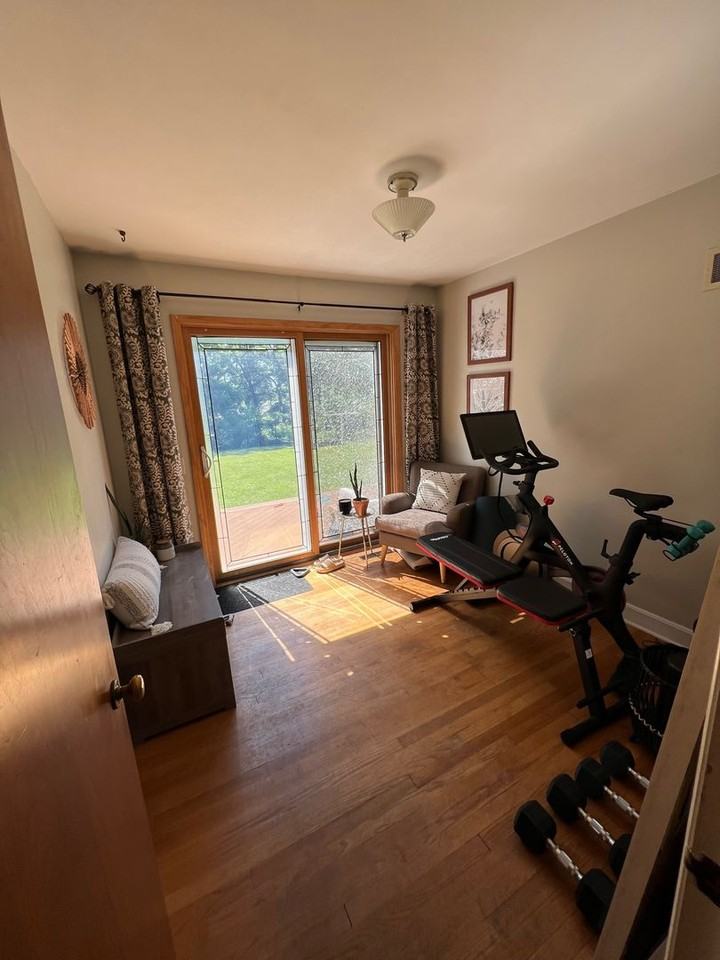 587 Glen Dr - Photo 2 of 14